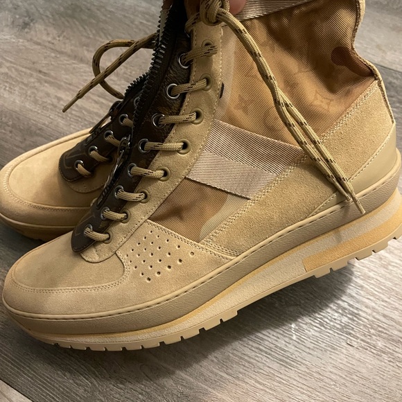 Louis Vuitton boot - Picture 5 of 10